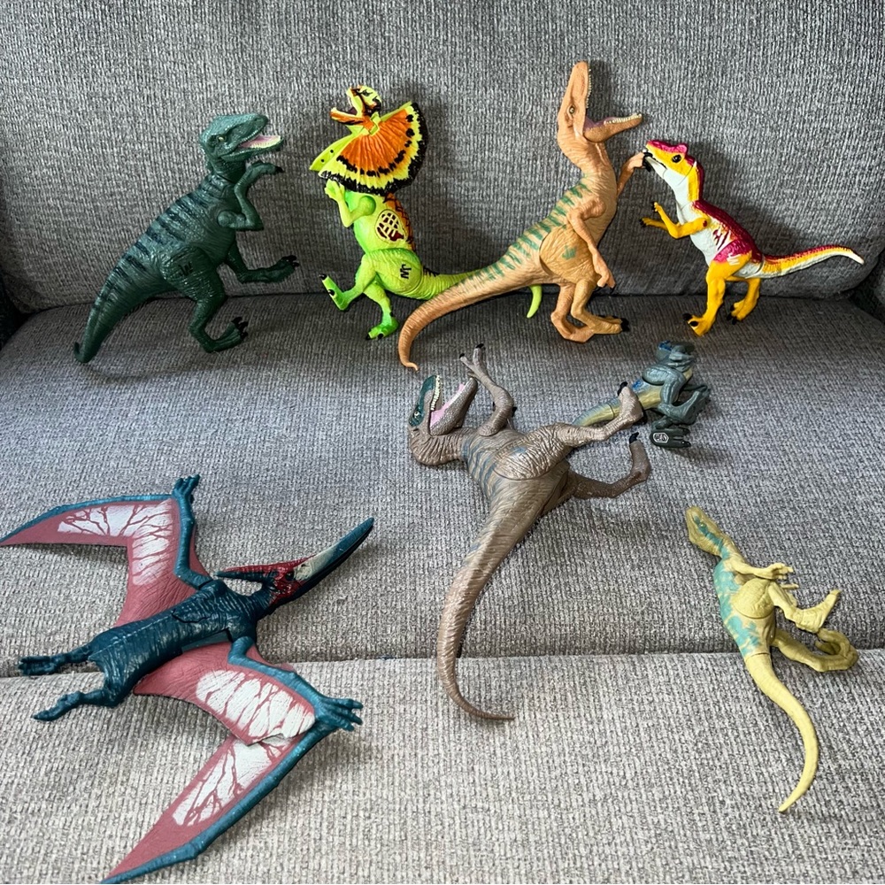 Lot of 8 Hasbro JURASSIC WORLD Toy dinosaur velociraptor Raptor Dilophosaurus
